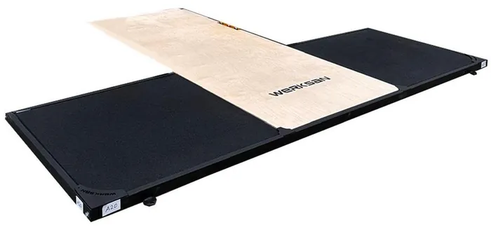 Werksan weightlifting platform with wooden centre